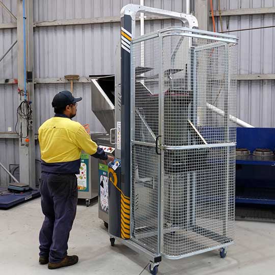 Biofeed-food-waste-management-with-Bin-Lifter-in-Operation